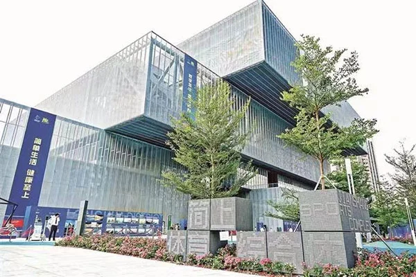 Schwimmbadprojekt des Blueway Sports and Cultural Center: Jianshang Sports Complex im Bezirk Shenzhen Longhua